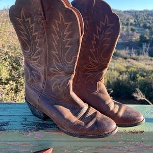 Womens size 9.5 ariat leather cowgirl boots